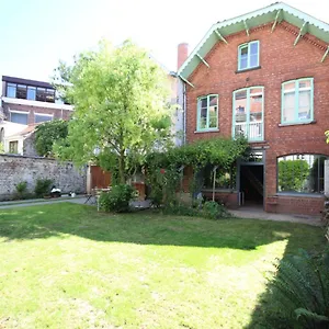 La Maison Du Fond Du Jardin Guest house